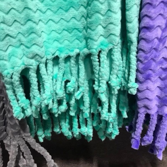 PURPLE Cozy Knit Throw Blanket Home Decor with Fringe - Picture 7 of 10